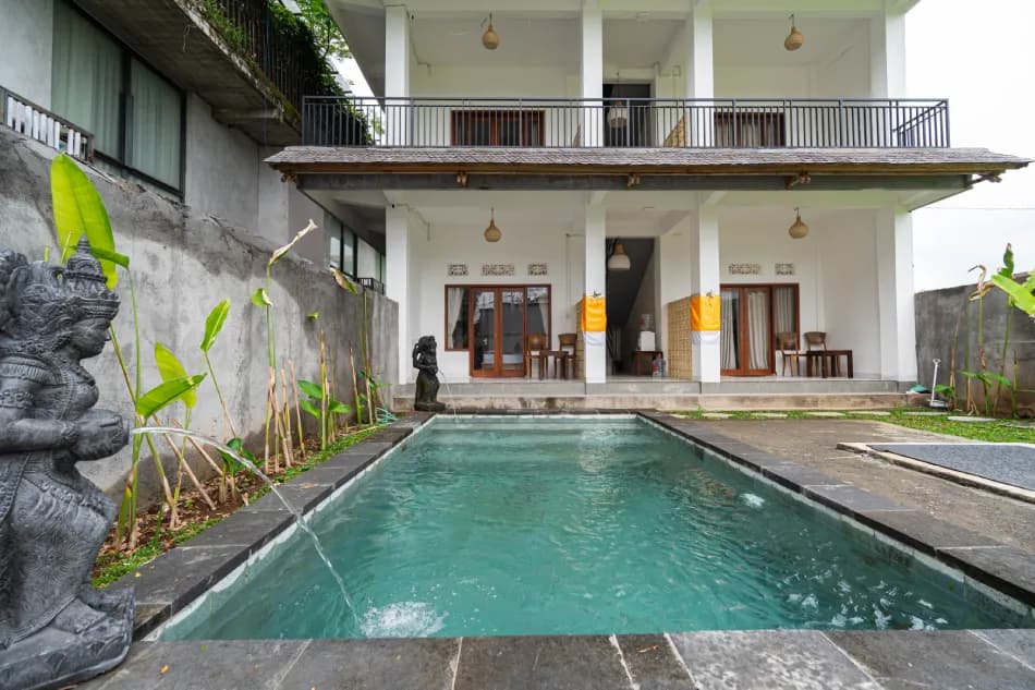 Well-furnished Bali yoga accommodation room at the school