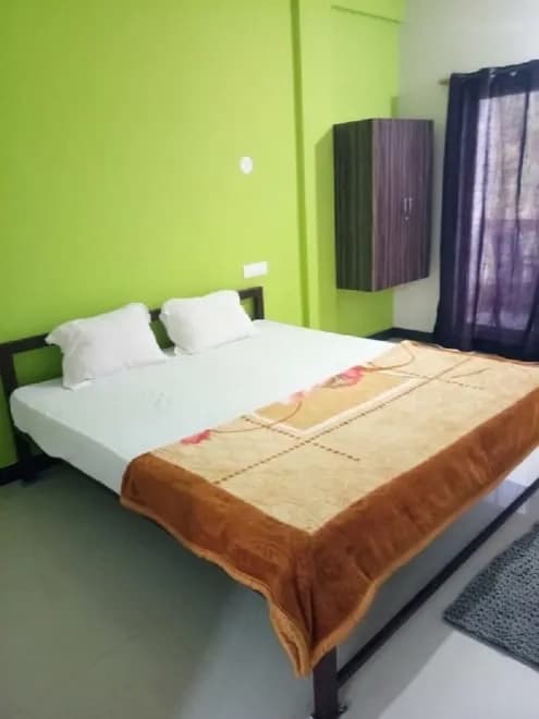 Well-furnished Goa yoga accommodation room at the school